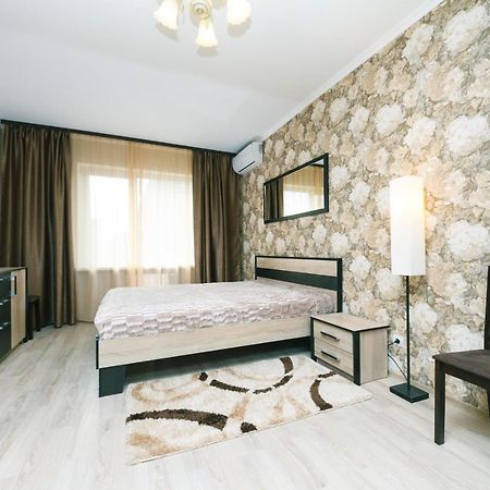Poznyaky Apartments Patriotika Kiev Bagian luar foto