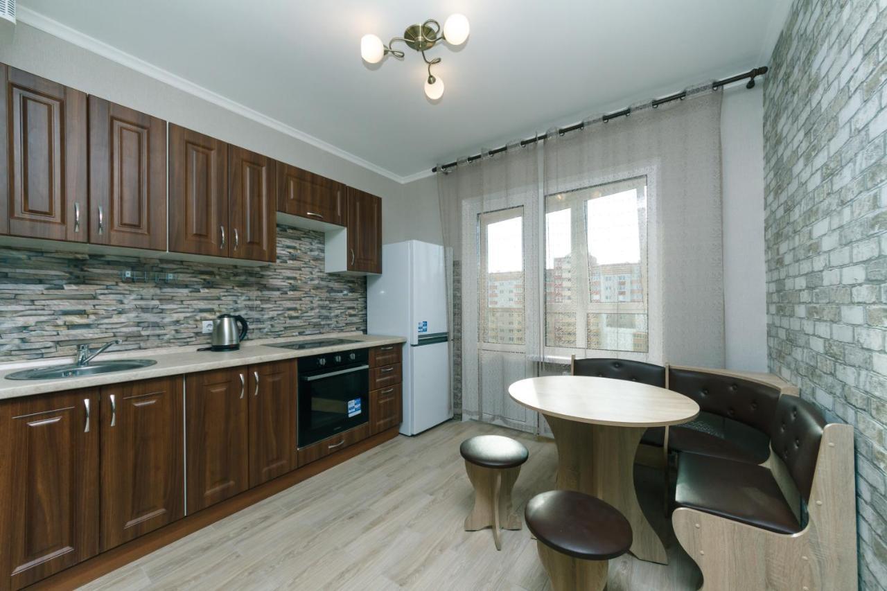 Poznyaky Apartments Patriotika Kiev Bagian luar foto