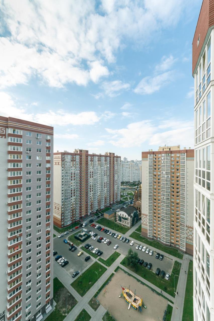 Poznyaky Apartments Patriotika Kiev Bagian luar foto