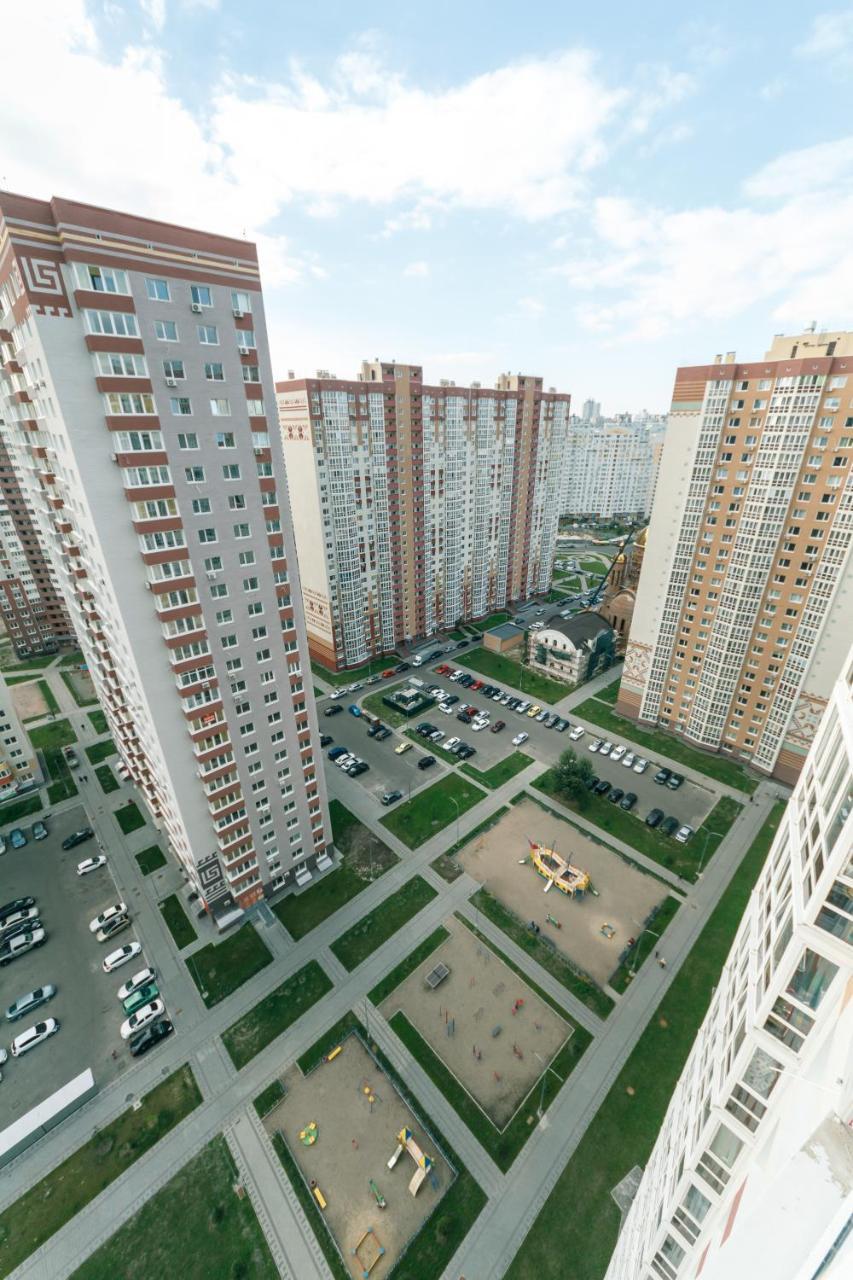 Poznyaky Apartments Patriotika Kiev Bagian luar foto