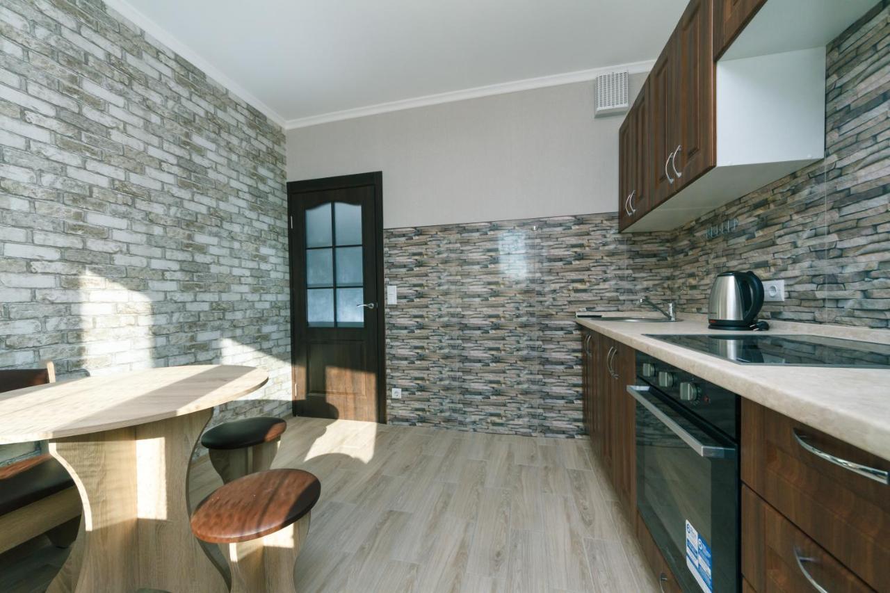 Poznyaky Apartments Patriotika Kiev Bagian luar foto
