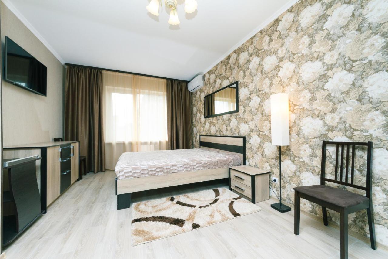Poznyaky Apartments Patriotika Kiev Bagian luar foto