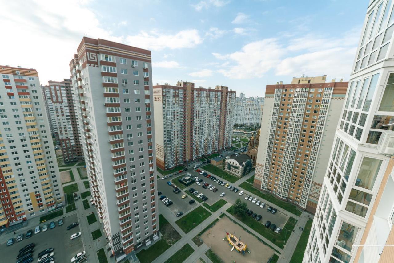 Poznyaky Apartments Patriotika Kiev Bagian luar foto