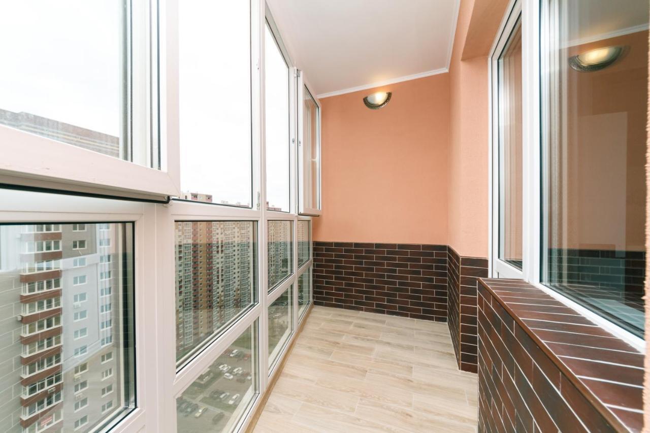 Poznyaky Apartments Patriotika Kiev Bagian luar foto