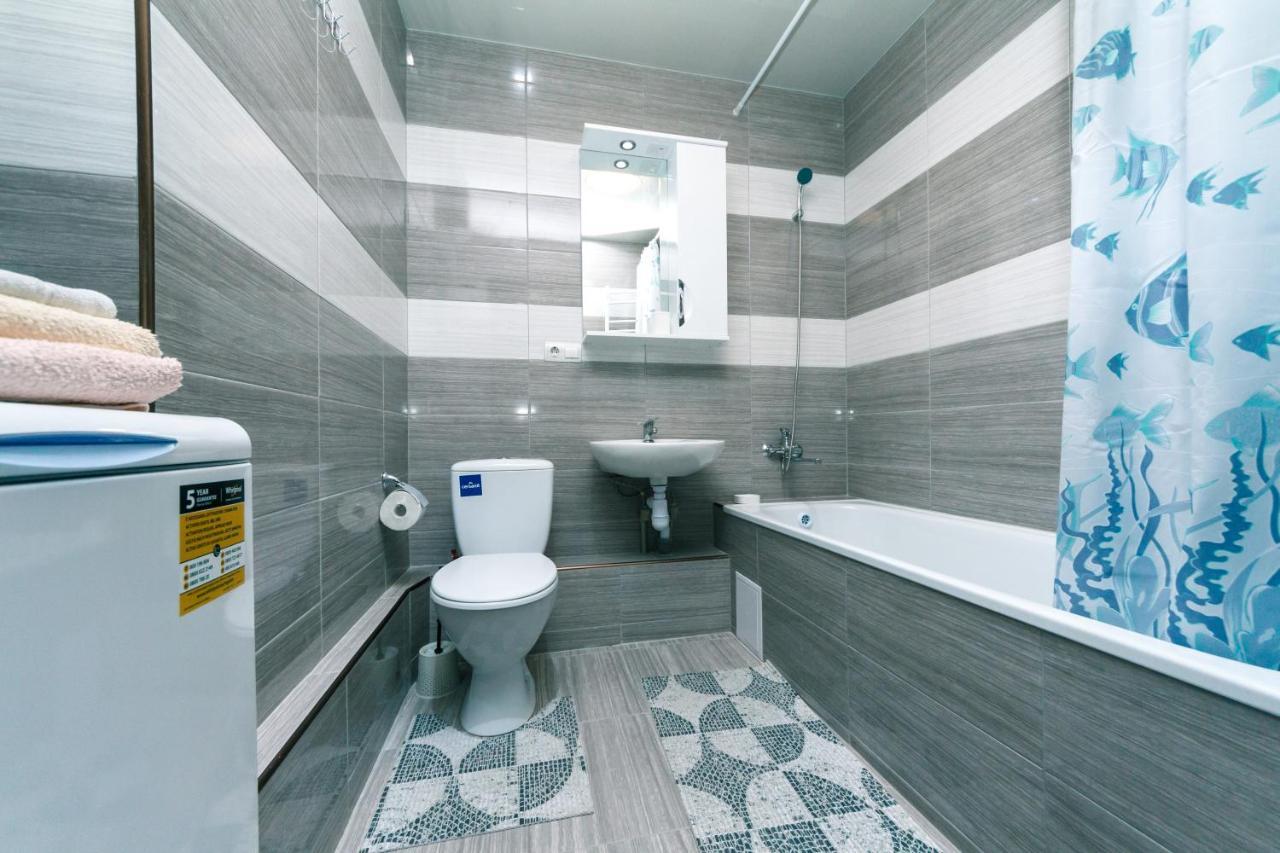 Poznyaky Apartments Patriotika Kiev Bagian luar foto