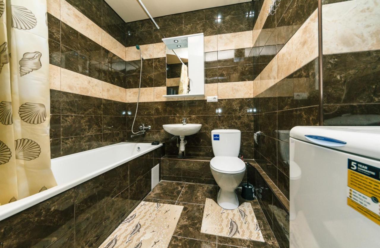 Poznyaky Apartments Patriotika Kiev Bagian luar foto