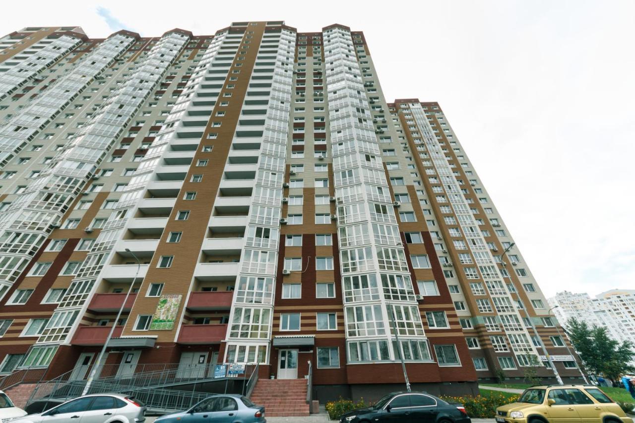 Poznyaky Apartments Patriotika Kiev Bagian luar foto