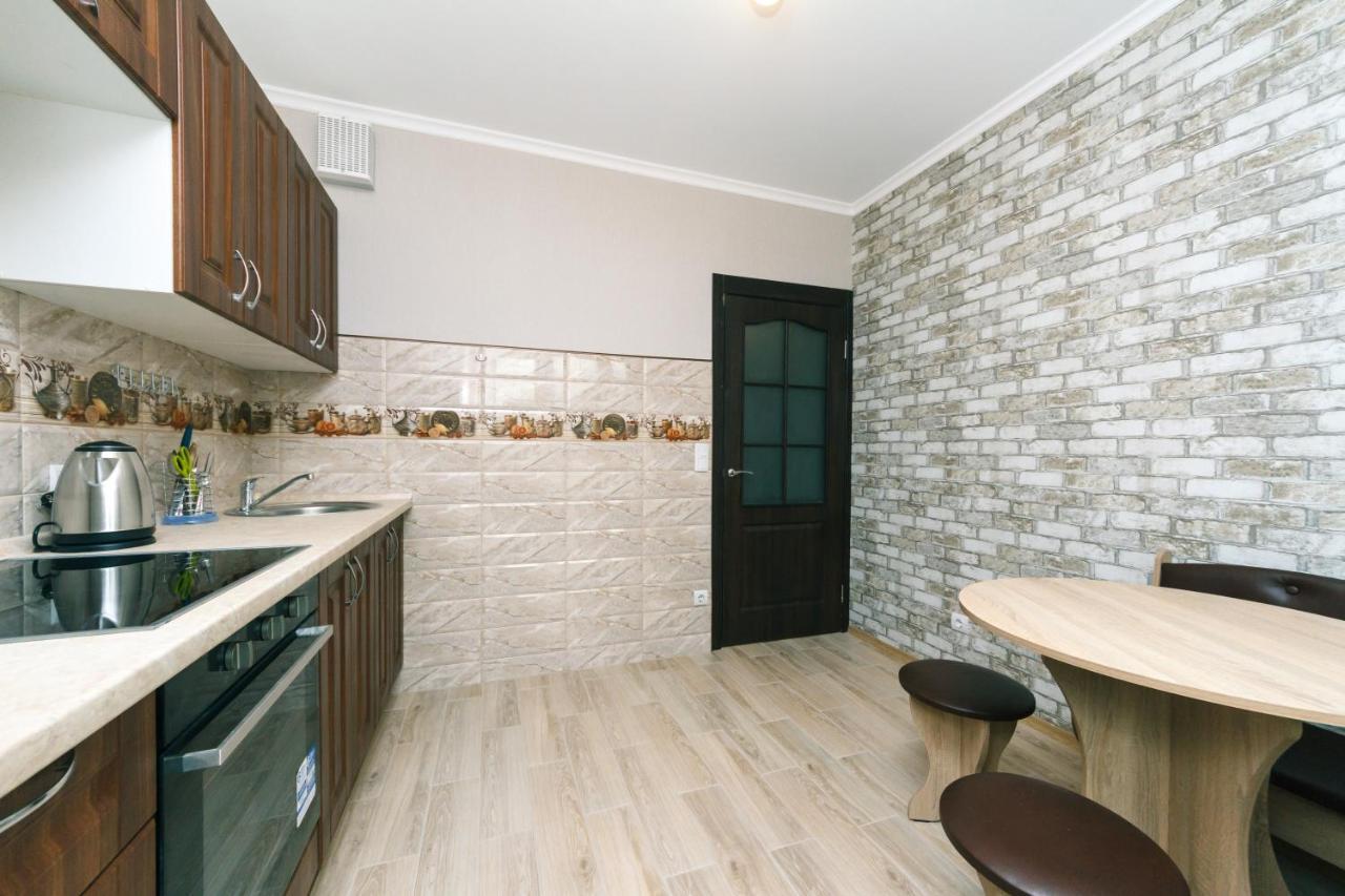 Poznyaky Apartments Patriotika Kiev Bagian luar foto